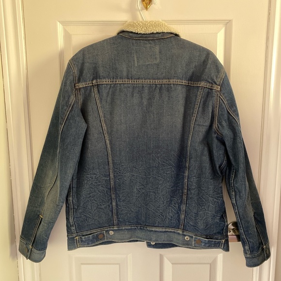 LEVI'S Sherpa Trucker Jacket - Picture 4 of 5